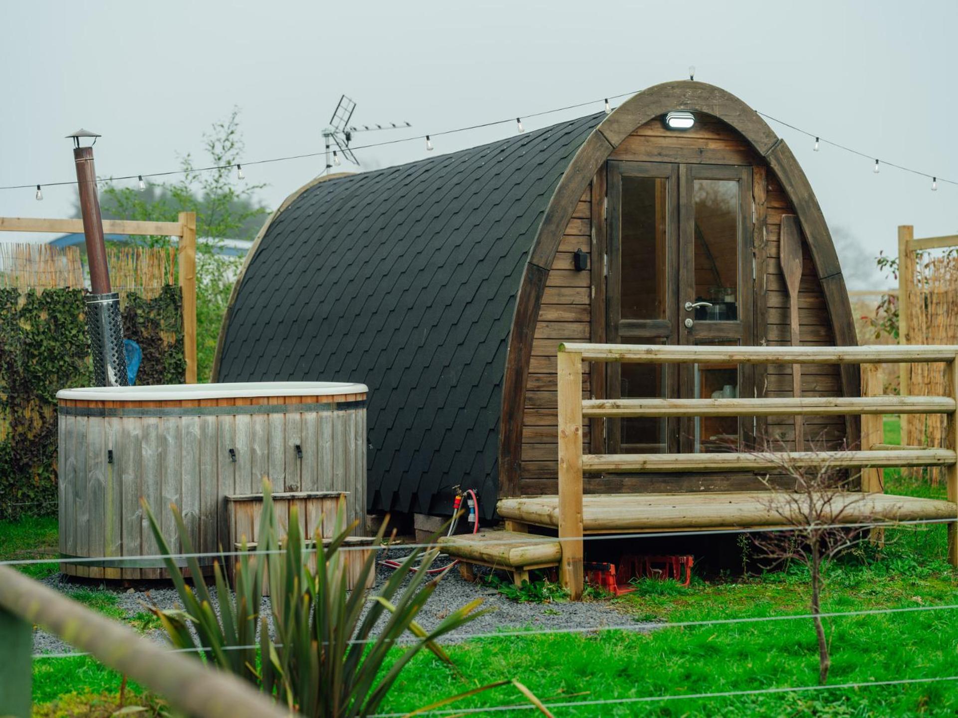 Sunset Retreats The Ice Viking Villa Worcester Exterior photo
