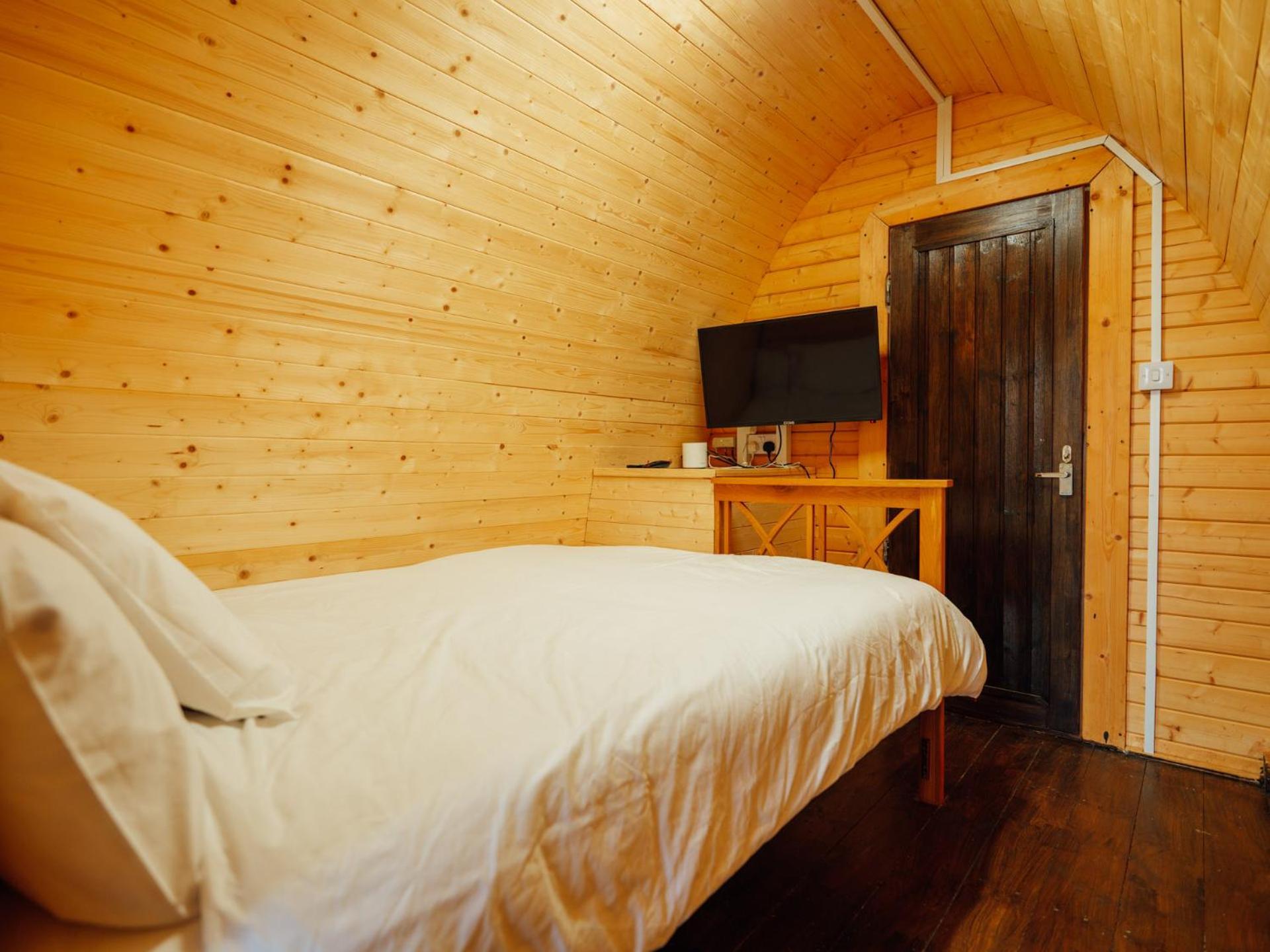 Sunset Retreats The Ice Viking Villa Worcester Exterior photo